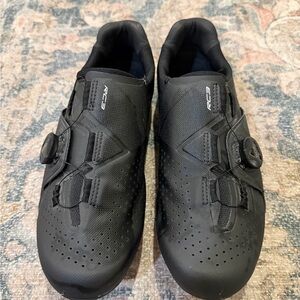 Black Cycling Shoes with Dial Closure Shimano stationery cycle shoes